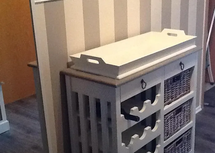 2 Hoeller Apartment *